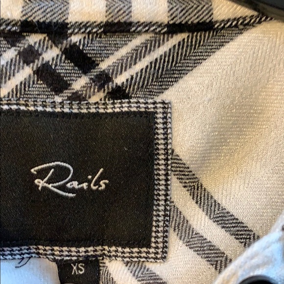 RAILS SIZE XS BLACK AND WHITE BUTTON DOWN SHIRT - Picture 3 of 5